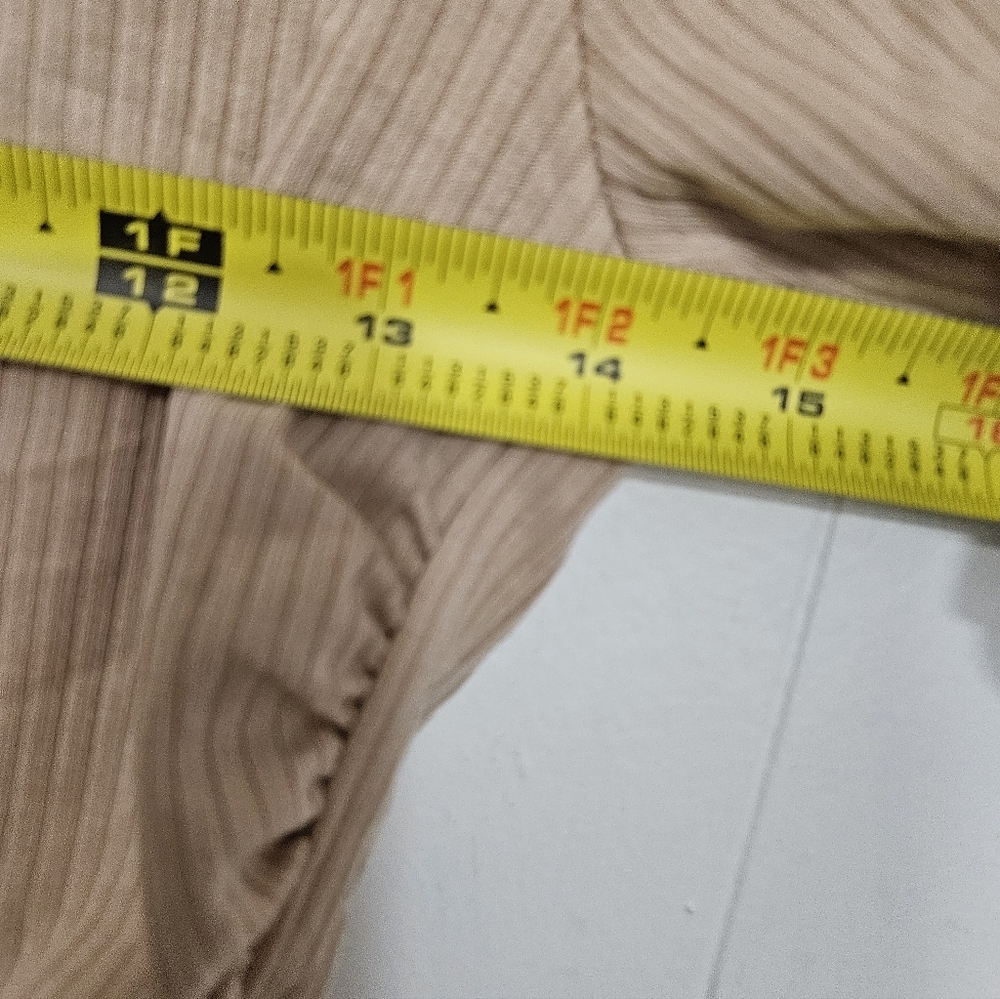 NWT White Fox Last One Standing Ribbed Crop - Picture 6 of 6